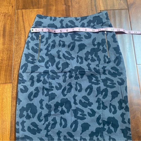 H&M Gray Leopard Print Pencil Skirt - Picture 4 of 5